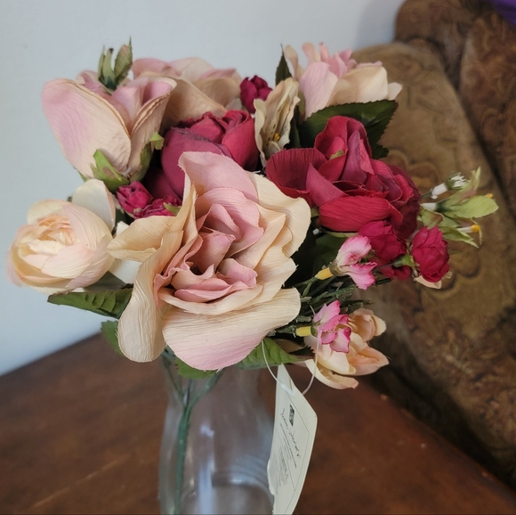 Rose Blossom Bouquet each, but I have 3 left - Picture 4 of 9